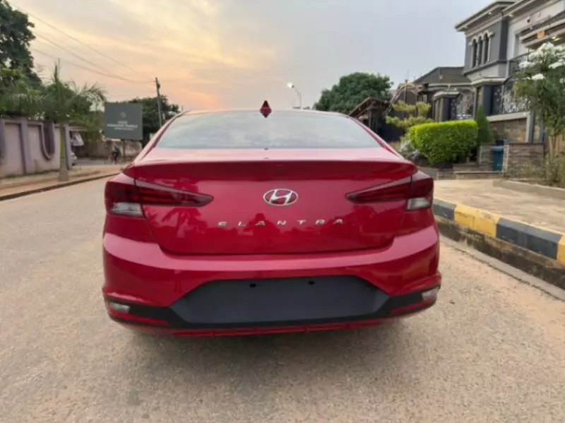 Hyundai Elantra   - 2020