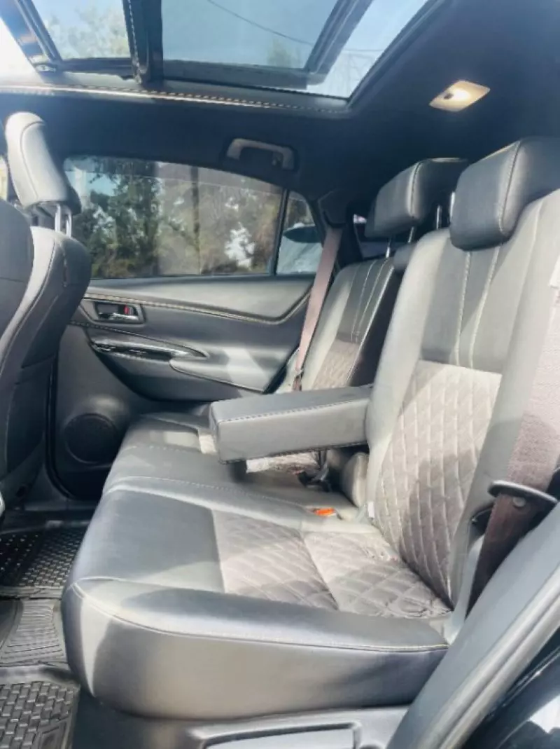 Toyota Harrier   - 2017
