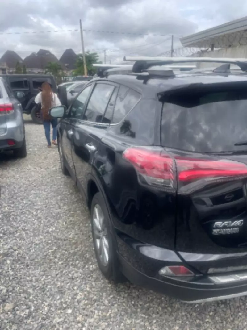 Toyota RAV 4 - 2016