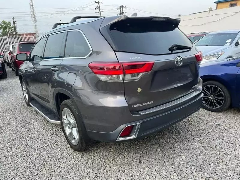 Toyota Highlander   - 2019