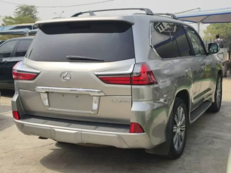 Lexus LX