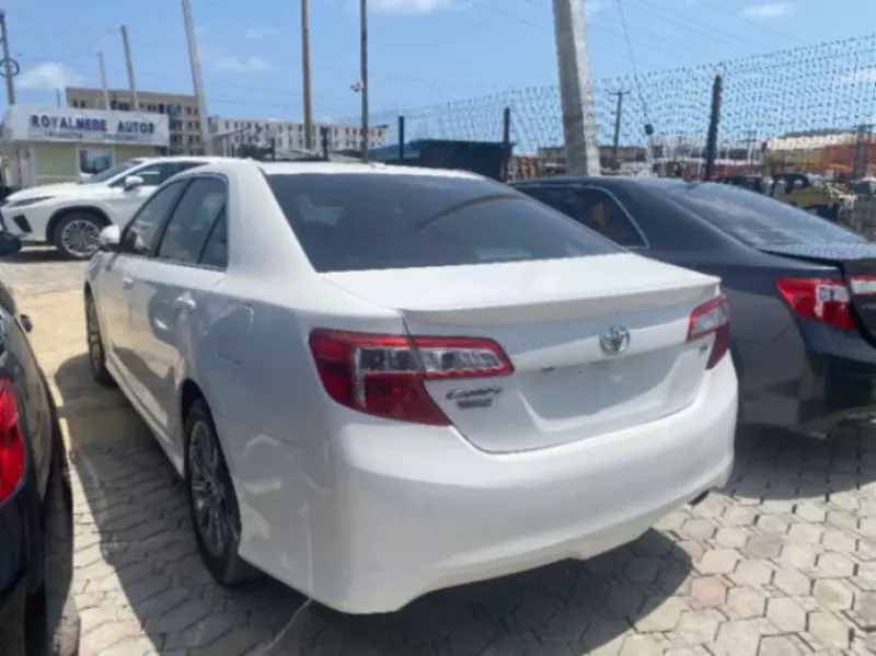 Toyota Camry   - 2013