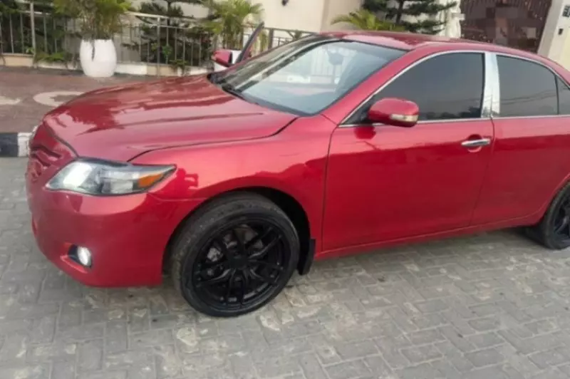 Toyota Camry   - 2012