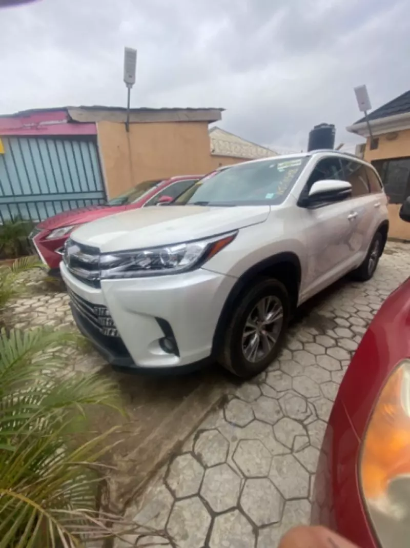 Toyota Highlander   - 2015