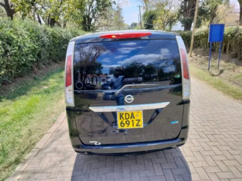 Nissan Serena   - 2013