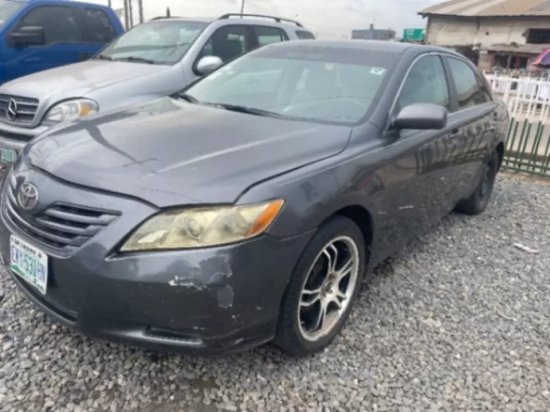 Toyota Camry   - 2009