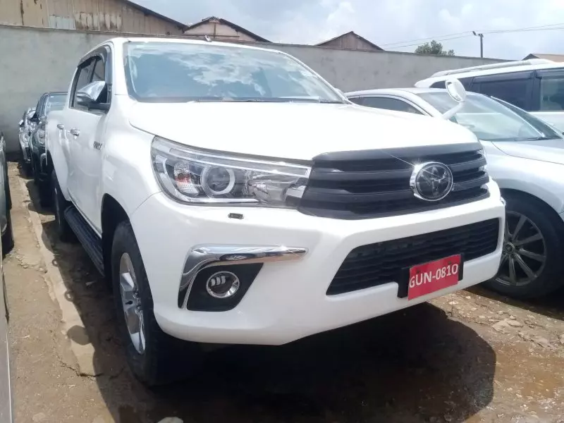 Toyota Hilux   - 2019