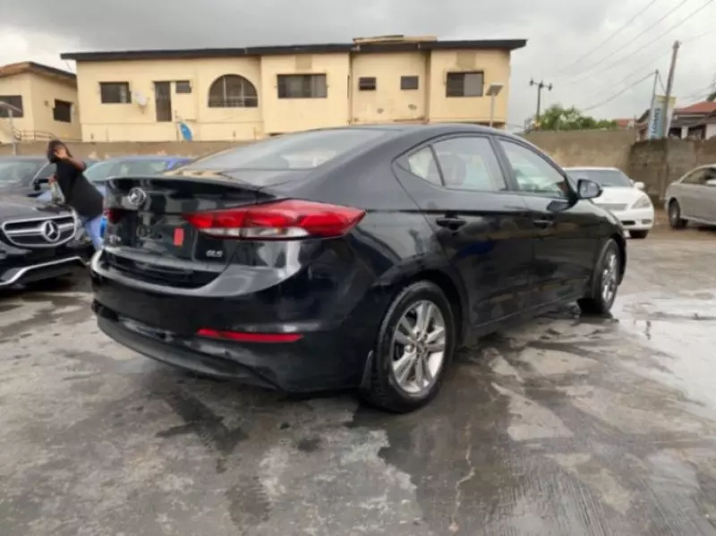 Hyundai Elantra   - 2017