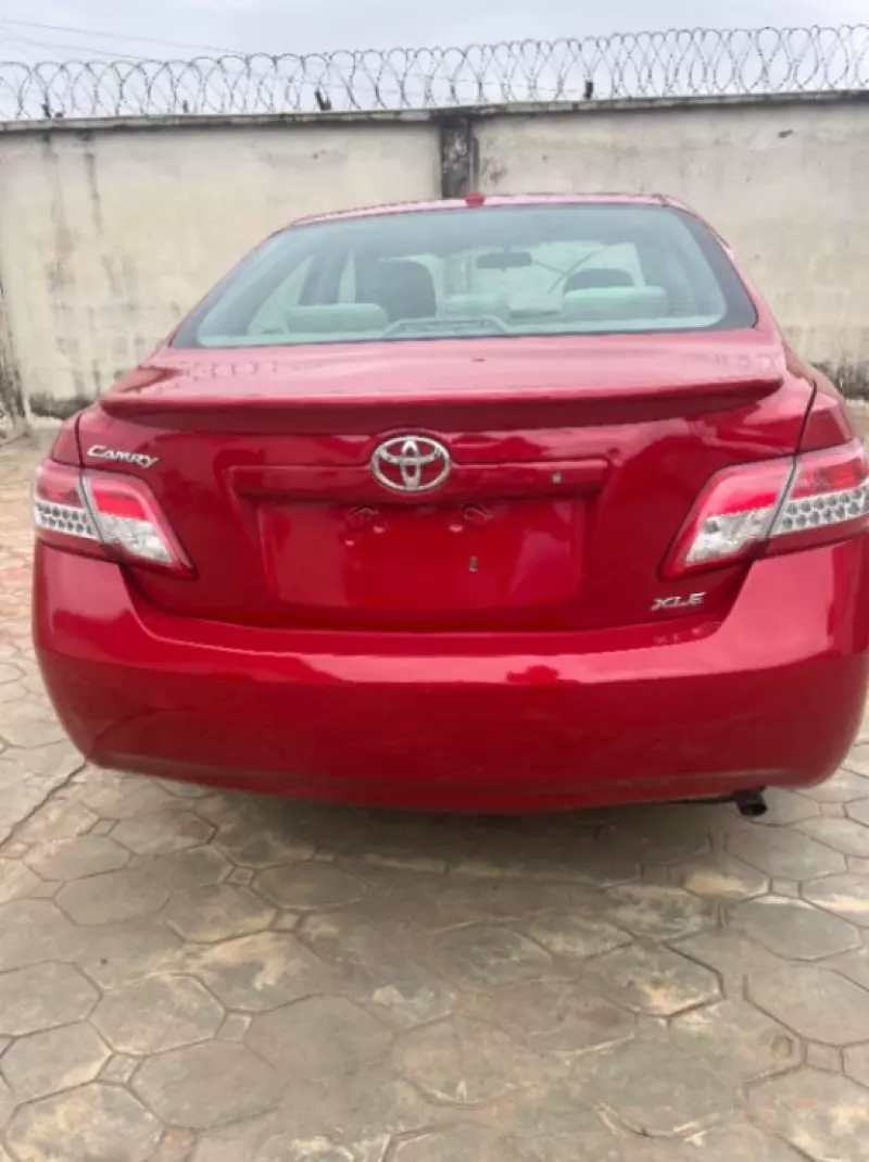 Toyota Camry   - 2010
