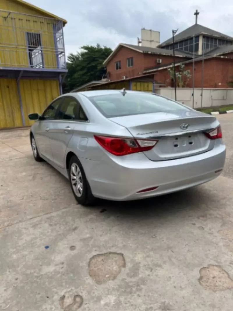 Hyundai SONATA 2,0L BVA GL   - 2011