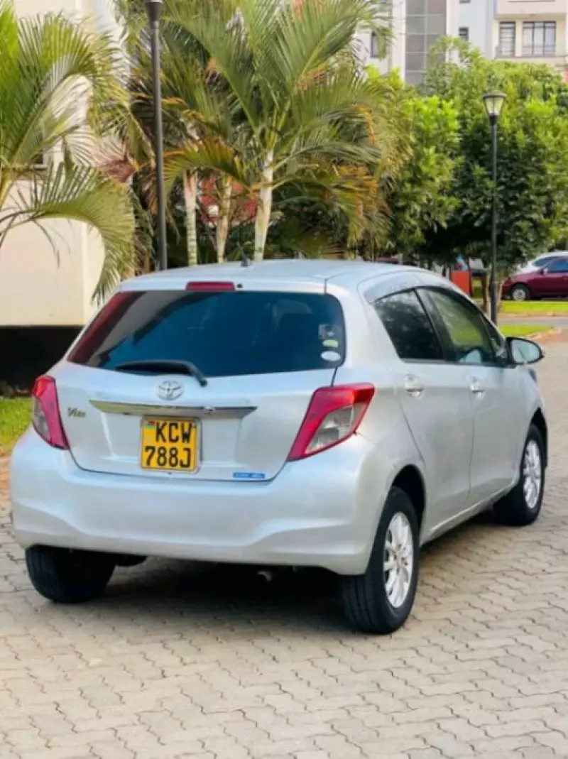 Toyota Vitz   - 2013