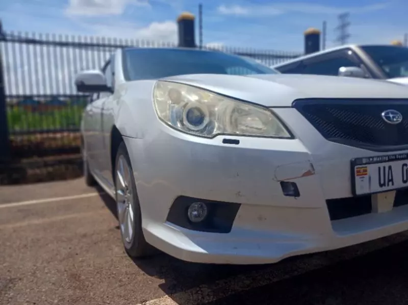 Subaru Legacy   - 2011