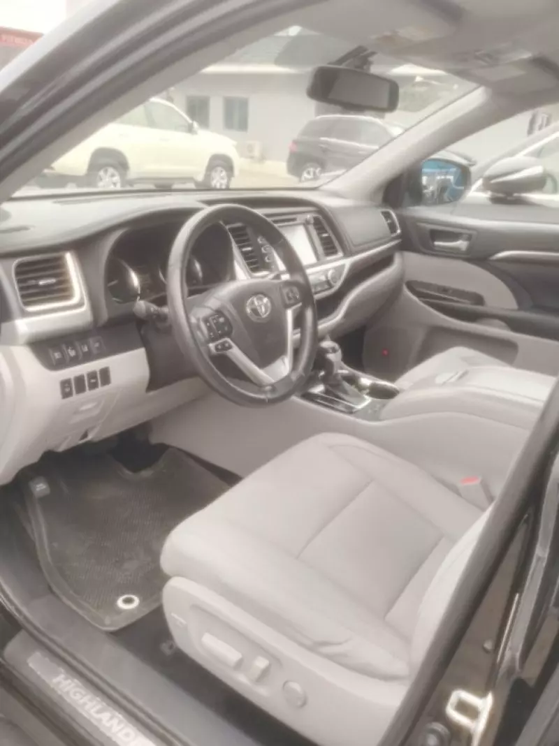 Toyota Highlander   - 2014