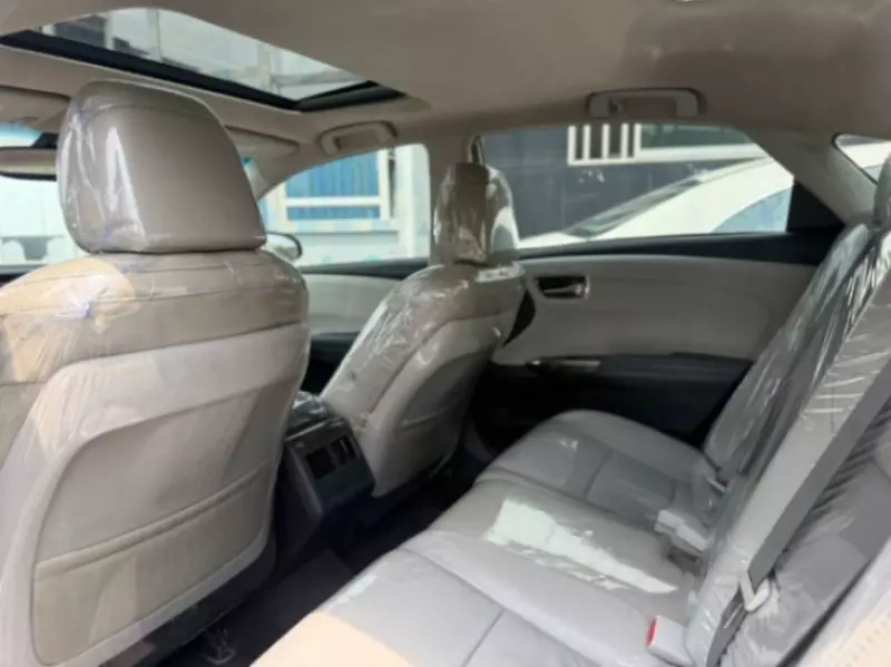 Toyota Avalon   - 2013