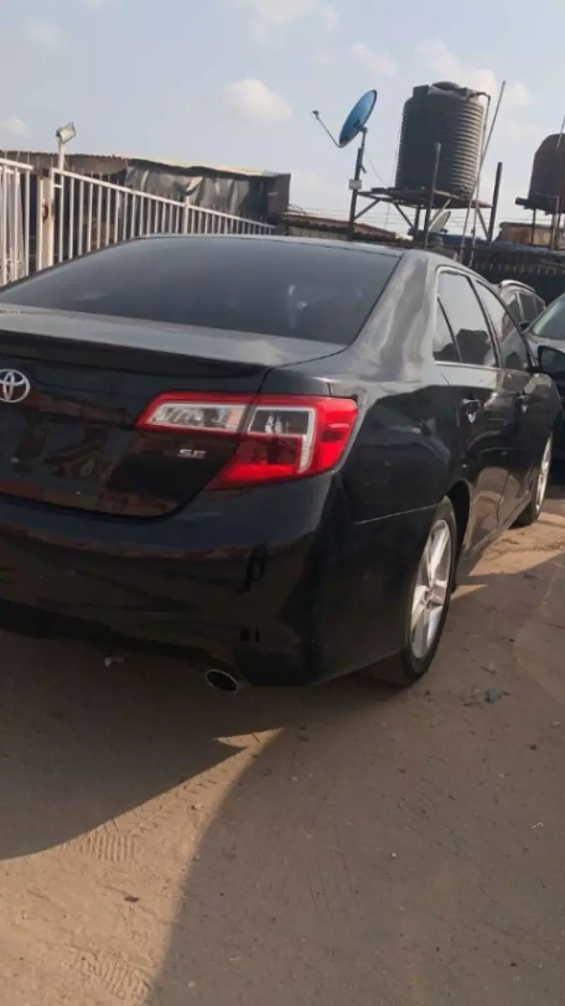 Toyota Camry   - 2014