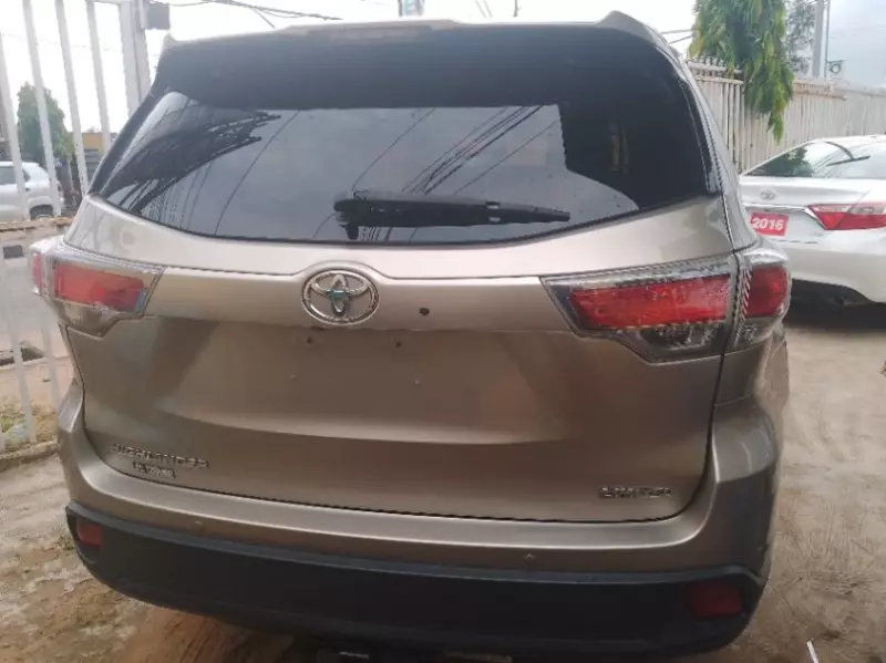 Toyota Highlander - 2015