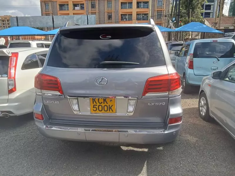 Lexus LX 570   - 2011