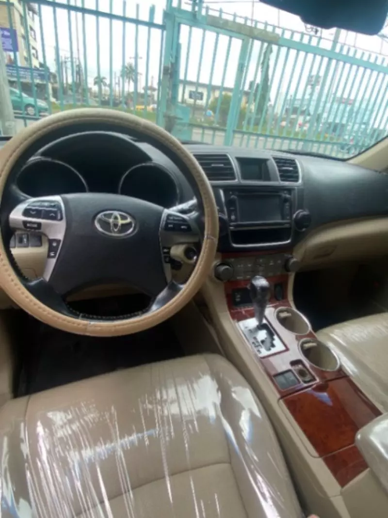 Toyota Highlander   - 2013