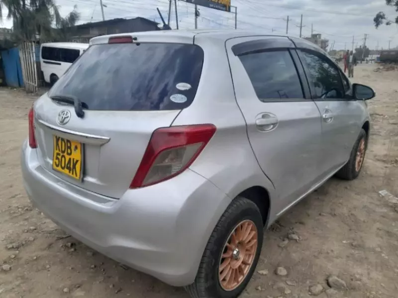 Toyota Vitz   - 2013