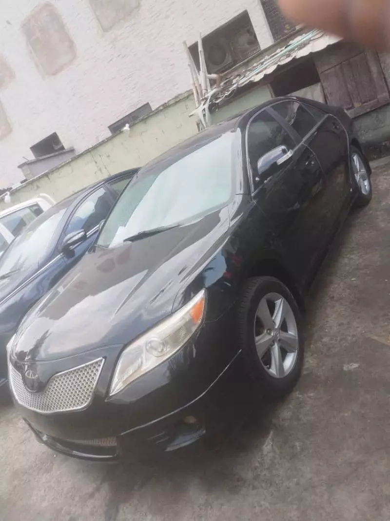 Toyota Camry   - 2009