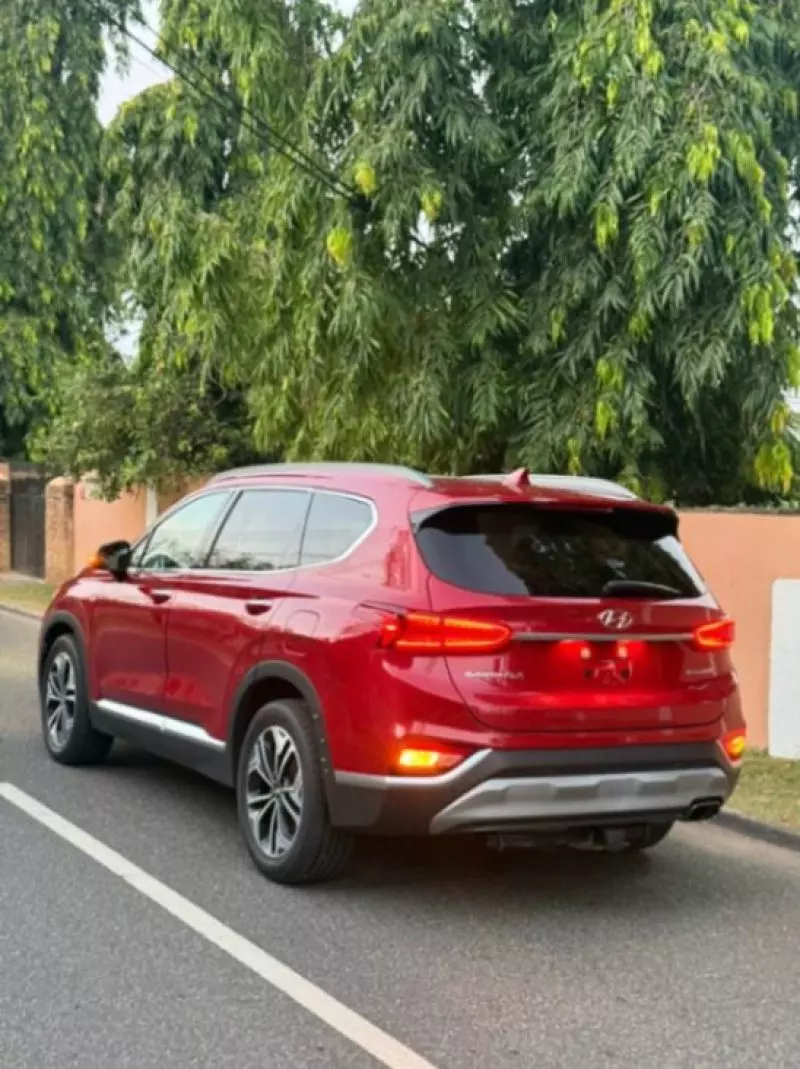 Hyundai Santa Fe   - 2019