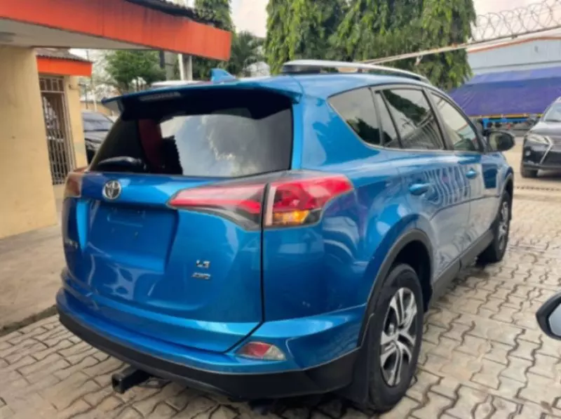 Toyota RAV4   - 2016