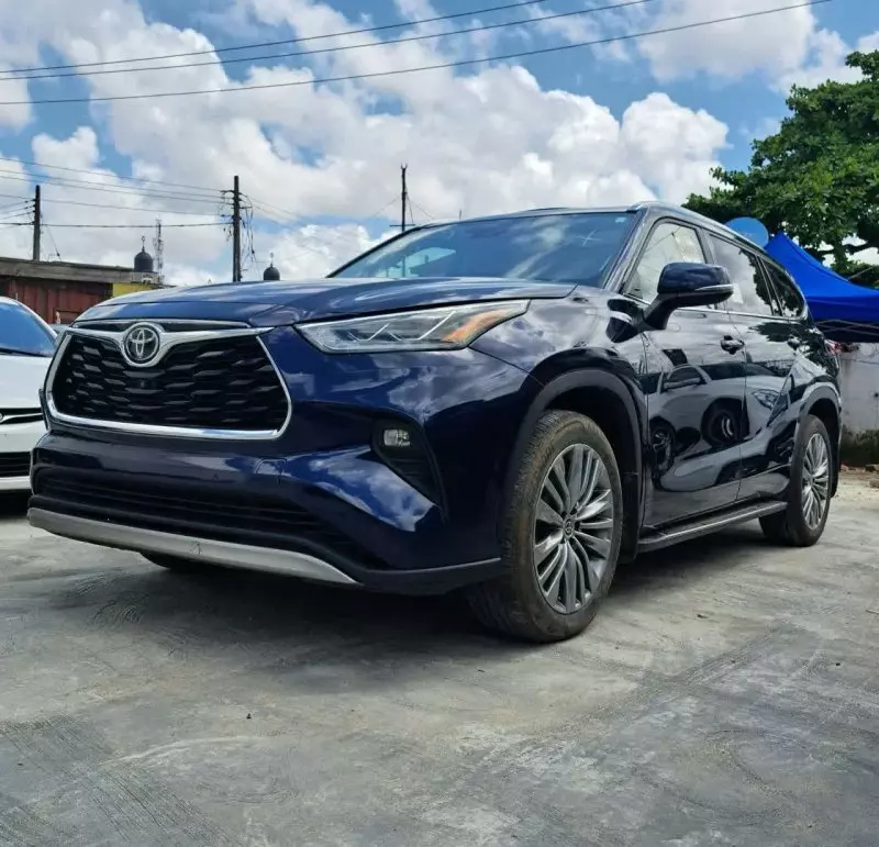 Toyota Highlander   - 2021