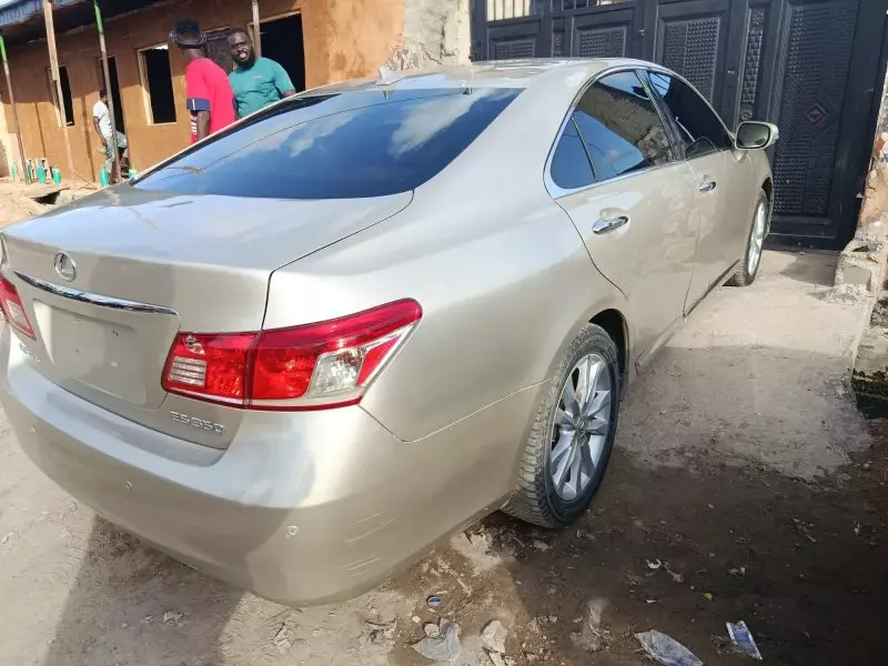 Lexus ES 350   - 2011
