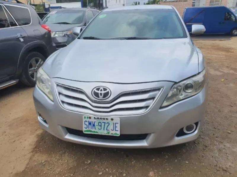 Toyota Camry   - 2011