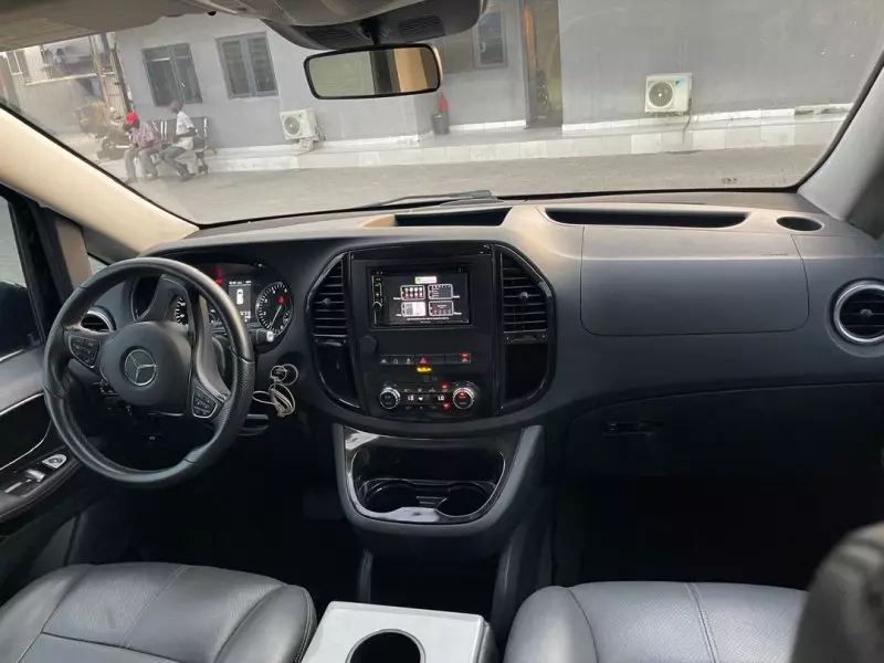 Mercedes-Benz metris   - 2017