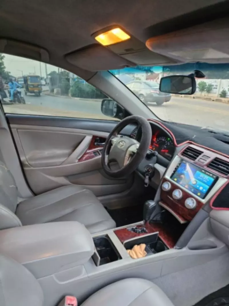 Toyota camry   - 2011