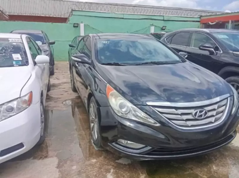 Hyundai Sonata   - 2012
