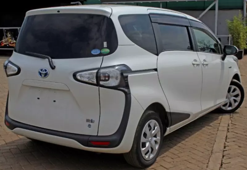 Toyota Sienta   - 2018