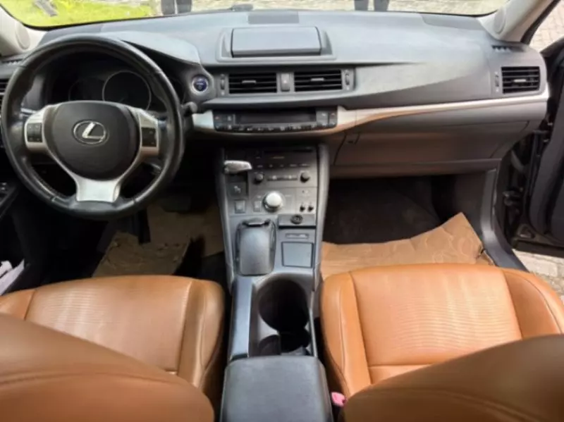 Lexus CT 200h - 2012