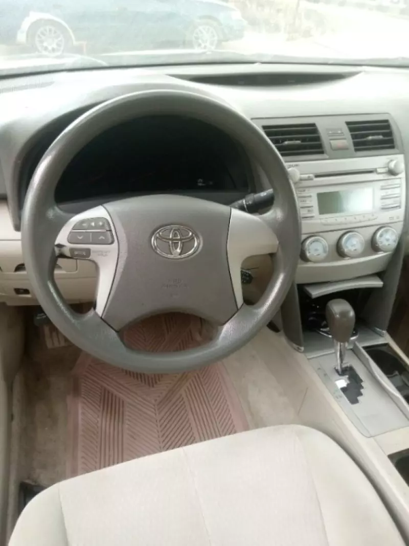 Toyota Camry - 2010