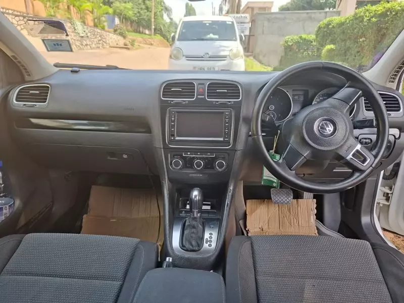 Volkswagen Golf   - 2011