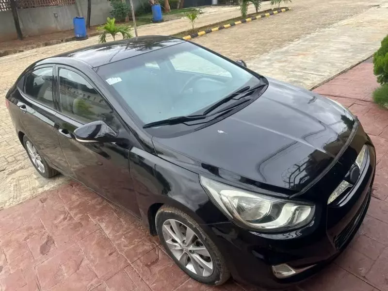Hyundai Accent   - 2011
