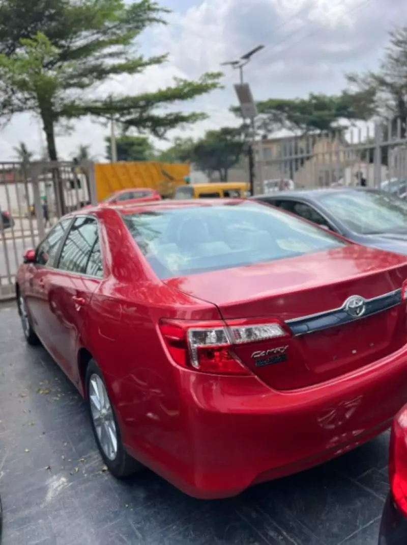 Toyota Camry   - 2012