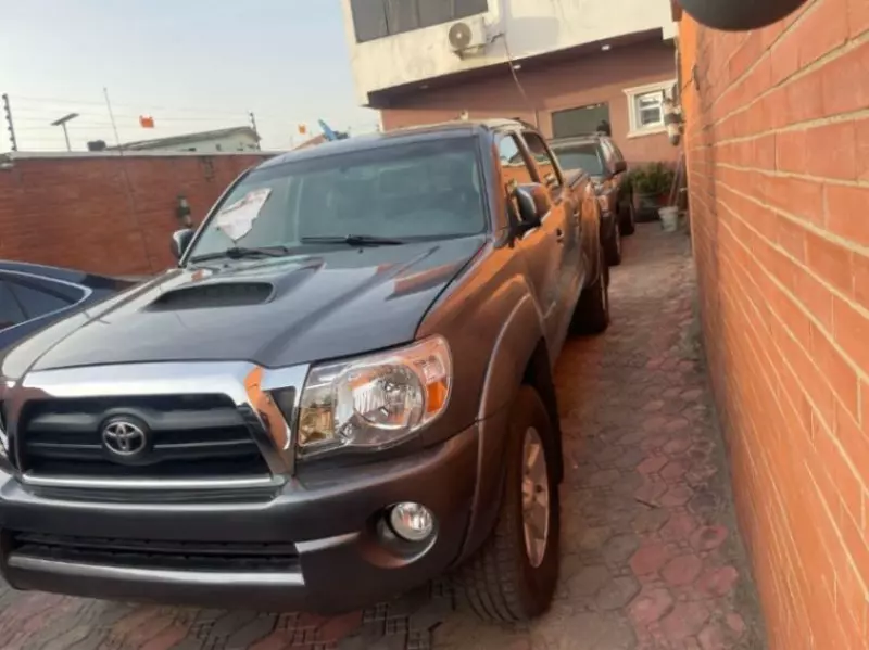 Toyota Tacoma   - 2011