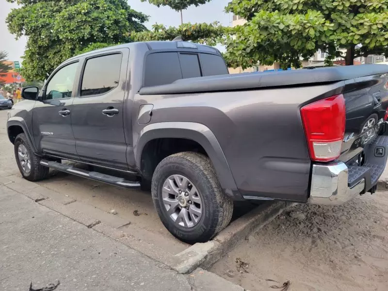 Toyota Tacoma   - 2016