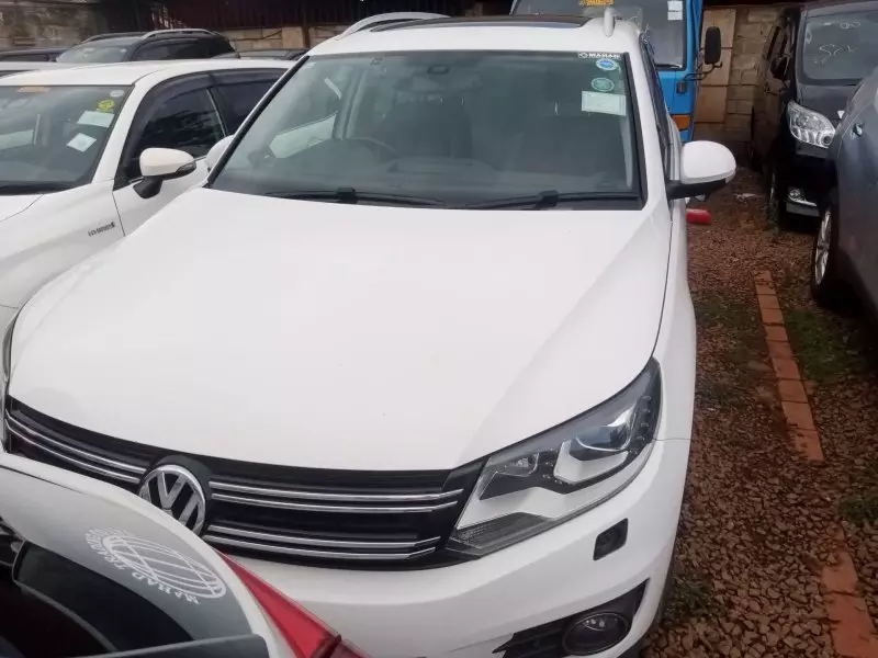 Volkswagen Tiguan   - 2012