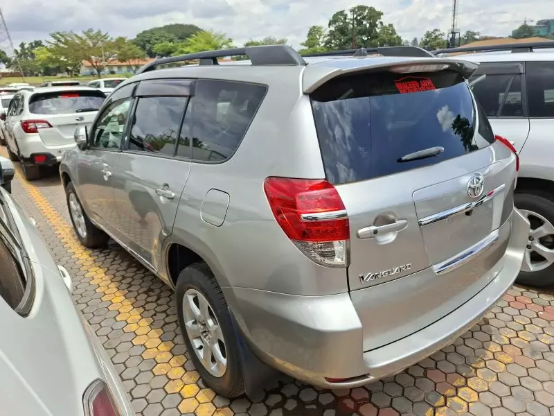 Toyota Vanguard    - 2012