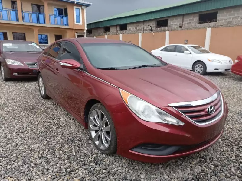 Hyundai Sonata   - 2014