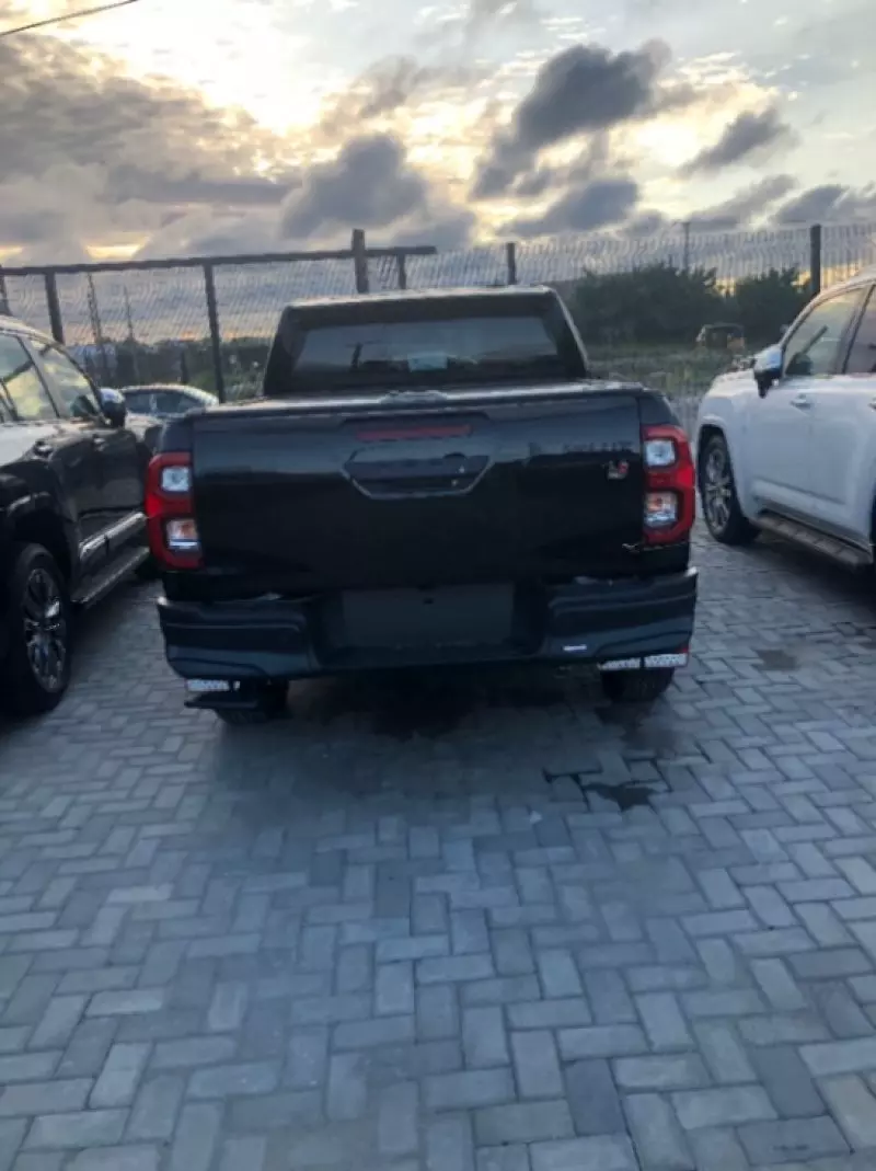 Toyota Hilux Surf - 2025