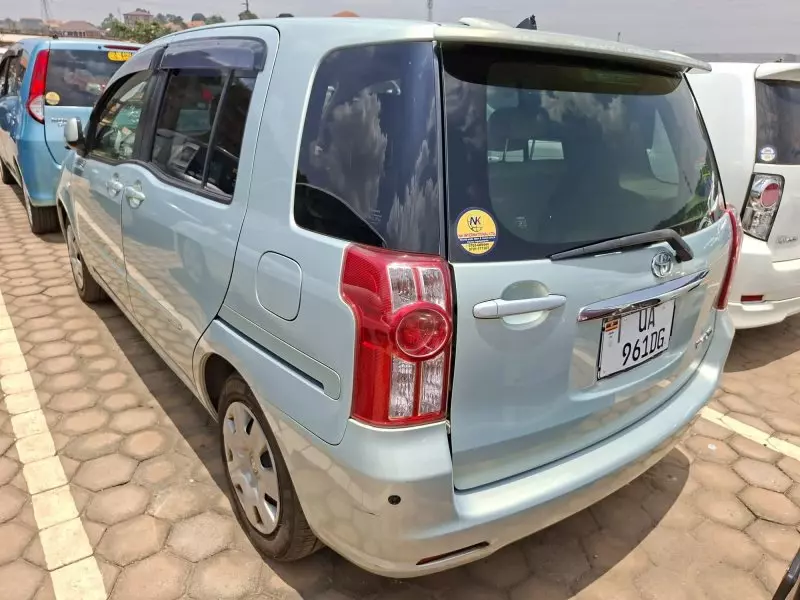 Toyota Raum    - 2012