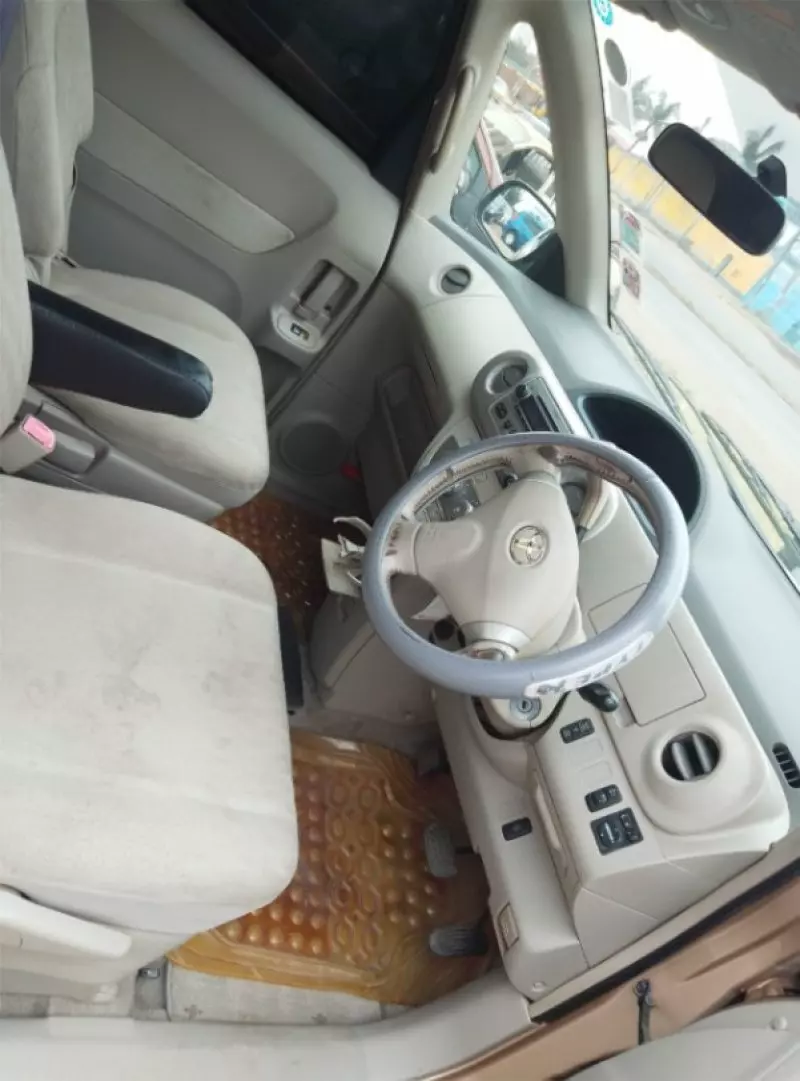 Toyota Porte   - 2009