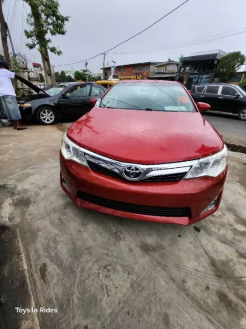 Toyota camry   - 2013