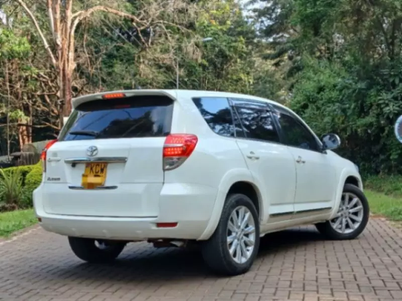 Toyota Vanguard    - 2011