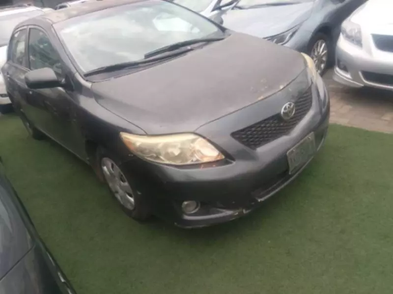 Toyota Corolla   - 2010
