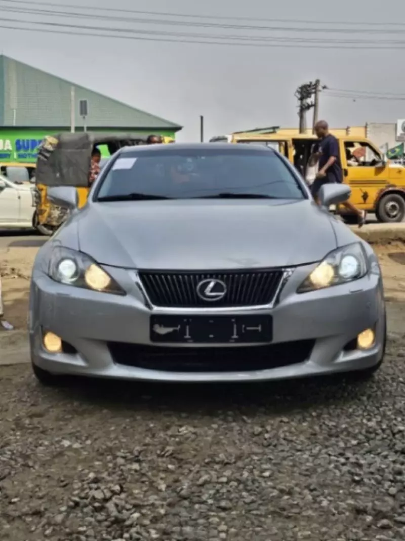 Lexus IS